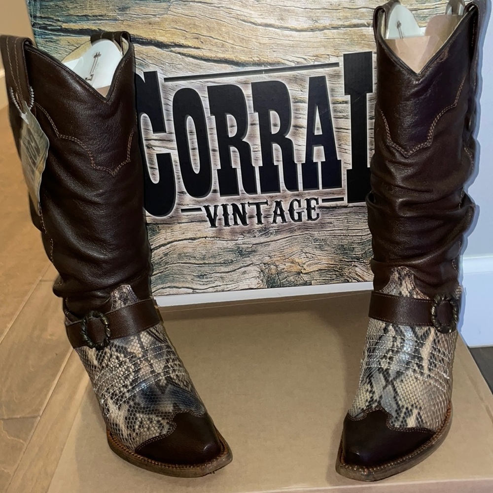 BNIBWT CORRAL SNAKE SKIN BOOTS SIZE 8.5